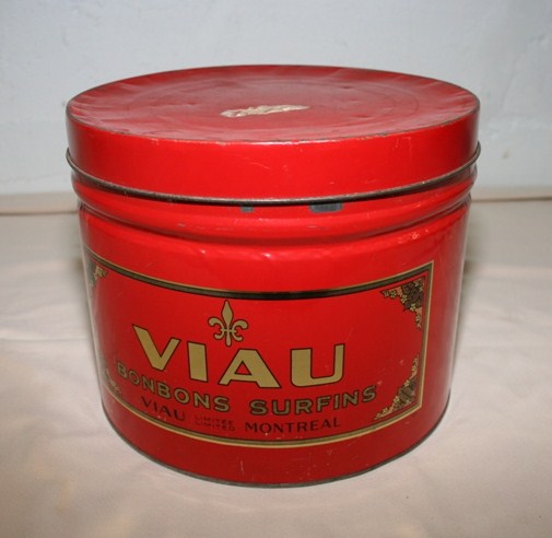 Boite de bonbons en métal, vers 1940. 