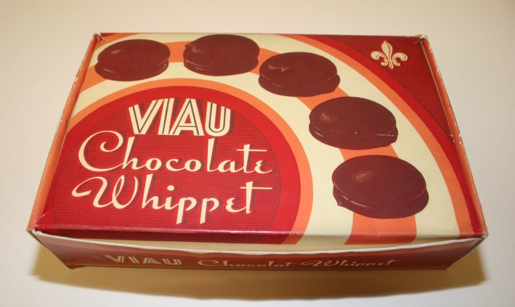 Boite en carton pour les biscuits Whippet, vers 1945.