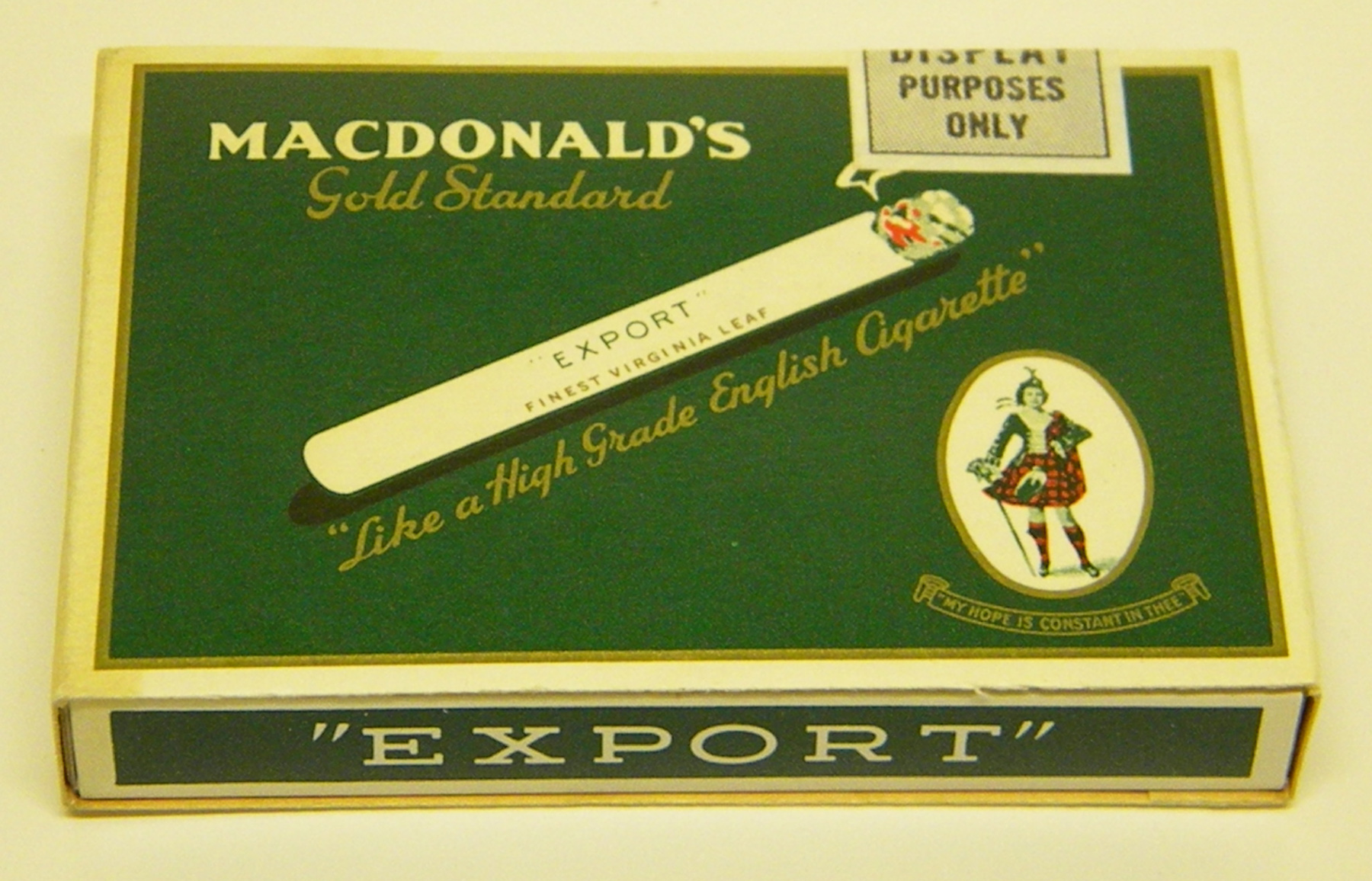 Paquet de cigarettes Export, vers 1950. Collection Macdonald Tobacco, Écomusée du fier monde.