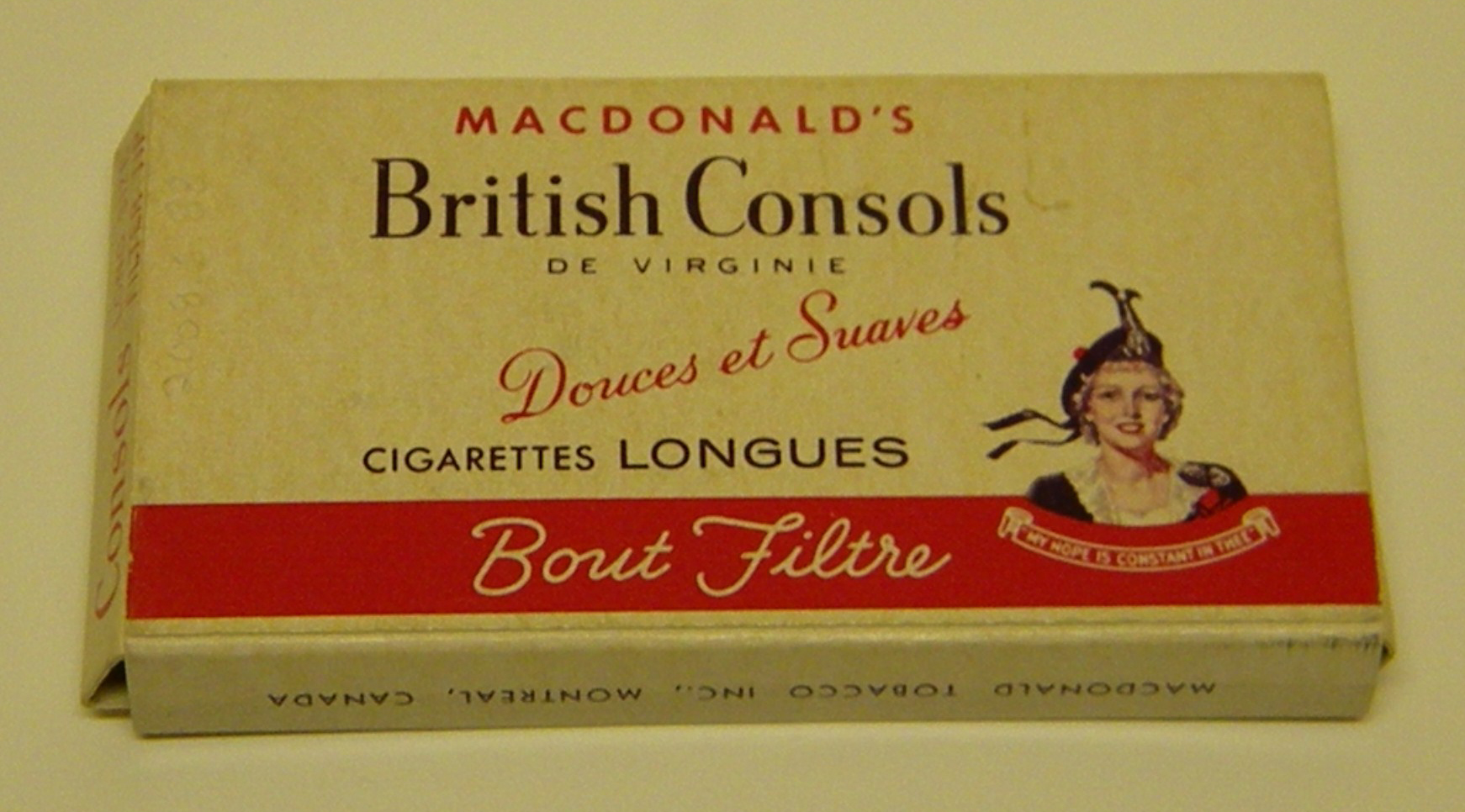 Paquet de cigarettes longues British Consols, date inconnue. Collection Macdonald Tobacco, Écomusée du fier monde.